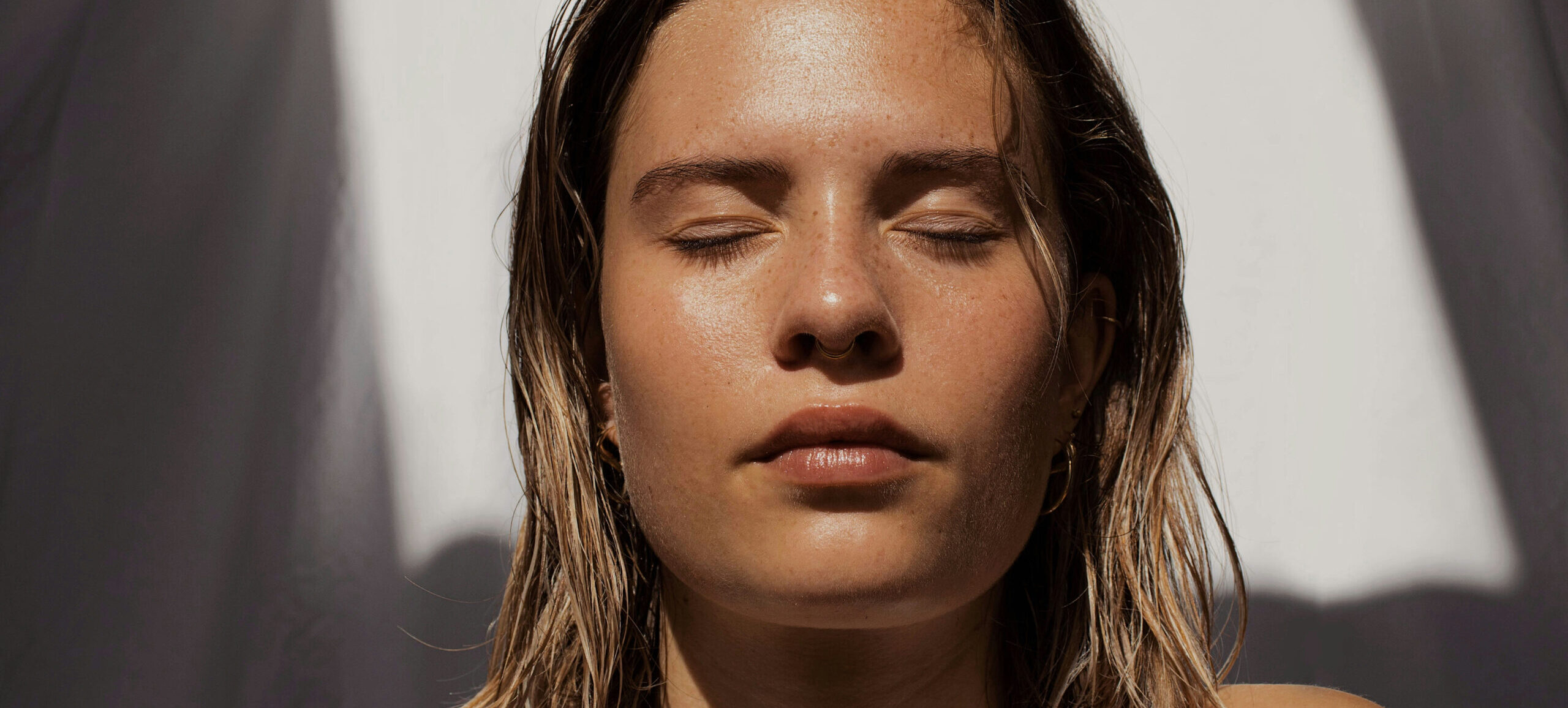 Elevate your living: Photo of a peaceful woman