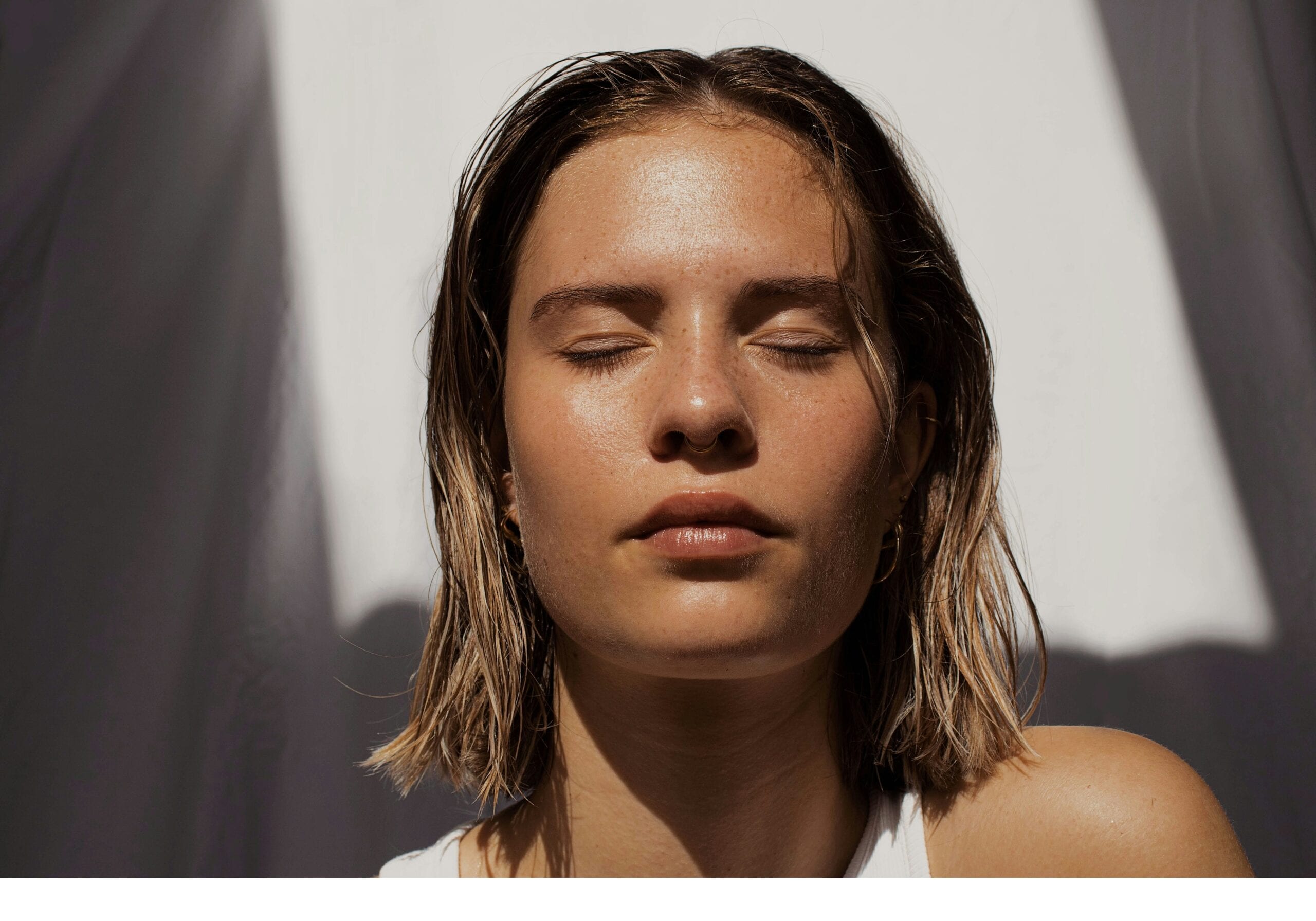 Elevate your living: Photo of a peaceful woman